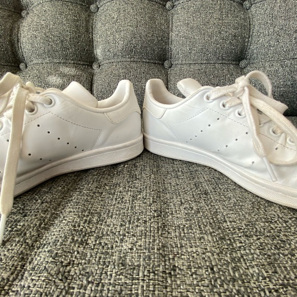 Adidas Stan Smiths unisex (W: 6.5 /M: 5.5) - Picture 6 of 9